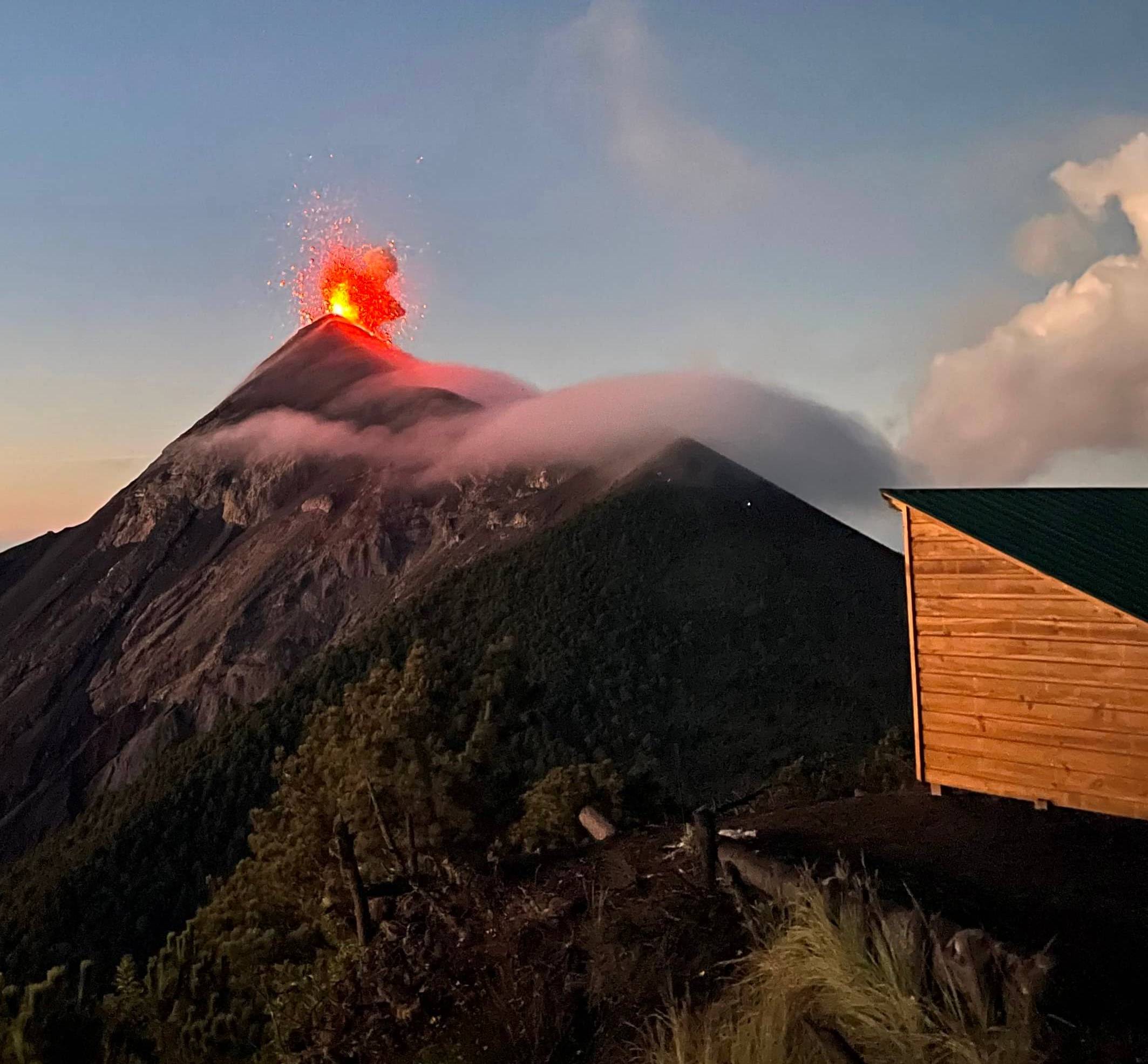 acatenango volcano overnight tour